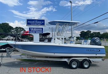 2025 Robalo 226 Cayman Steel Blue/White Boat